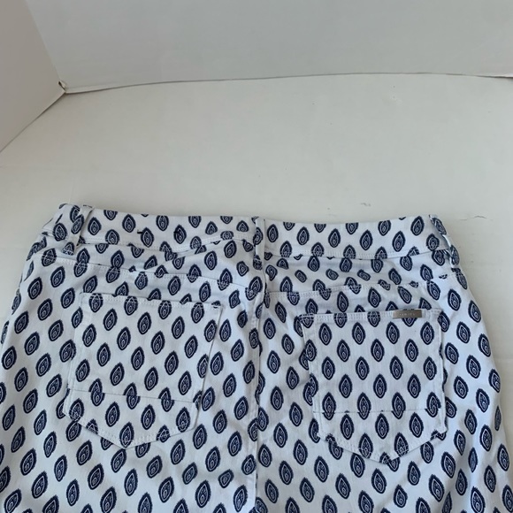 Women’s CHICOS SLIMMING CROP PANTS 1.5 - Picture 4 of 7